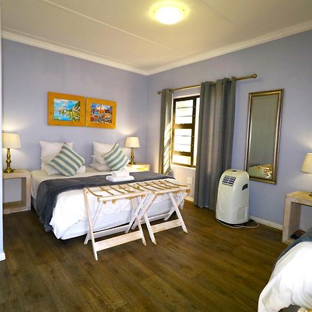 Tiende Laan Bed & Breakfast And Self-Catering Walvis Bay Esterno foto