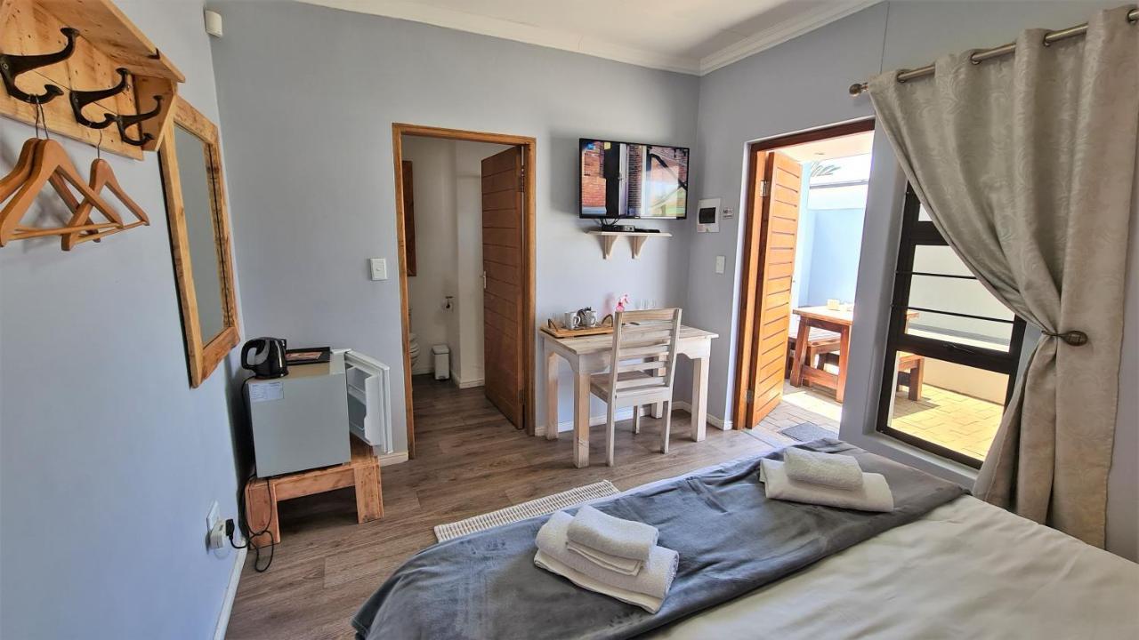 Tiende Laan Bed & Breakfast And Self-Catering Walvis Bay Esterno foto