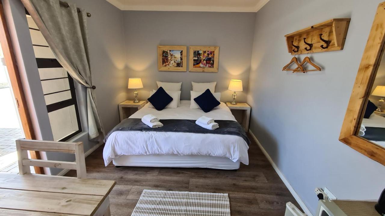 Tiende Laan Bed & Breakfast And Self-Catering Walvis Bay Esterno foto