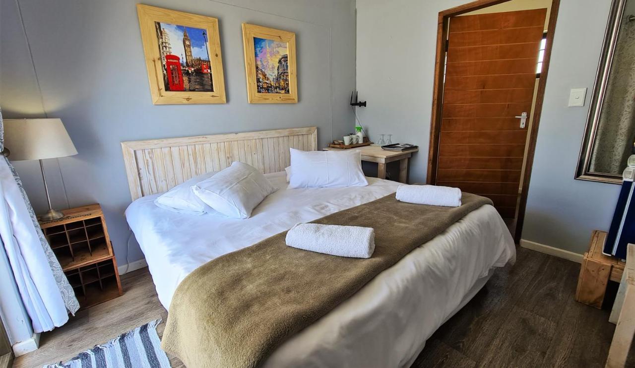 Tiende Laan Bed & Breakfast And Self-Catering Walvis Bay Esterno foto