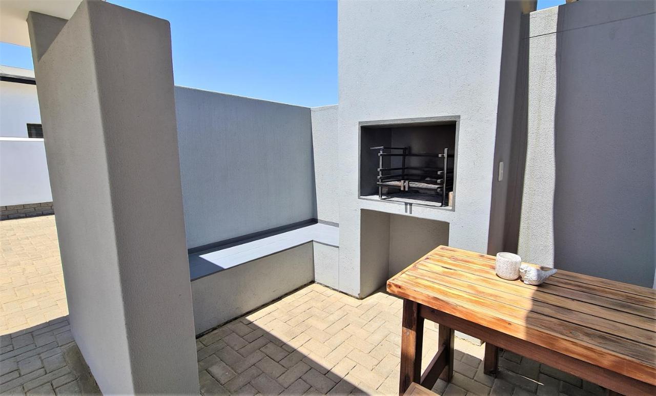 Tiende Laan Bed & Breakfast And Self-Catering Walvis Bay Esterno foto