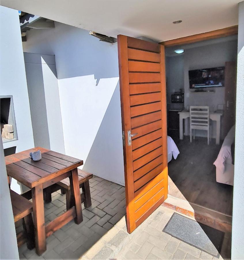 Tiende Laan Bed & Breakfast And Self-Catering Walvis Bay Esterno foto