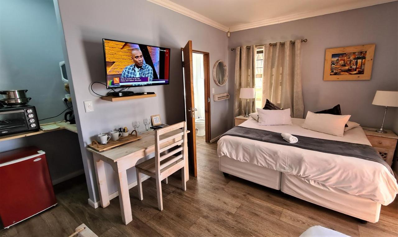 Tiende Laan Bed & Breakfast And Self-Catering Walvis Bay Esterno foto