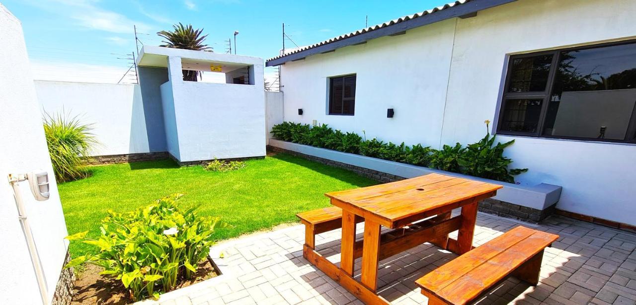 Tiende Laan Bed & Breakfast And Self-Catering Walvis Bay Esterno foto