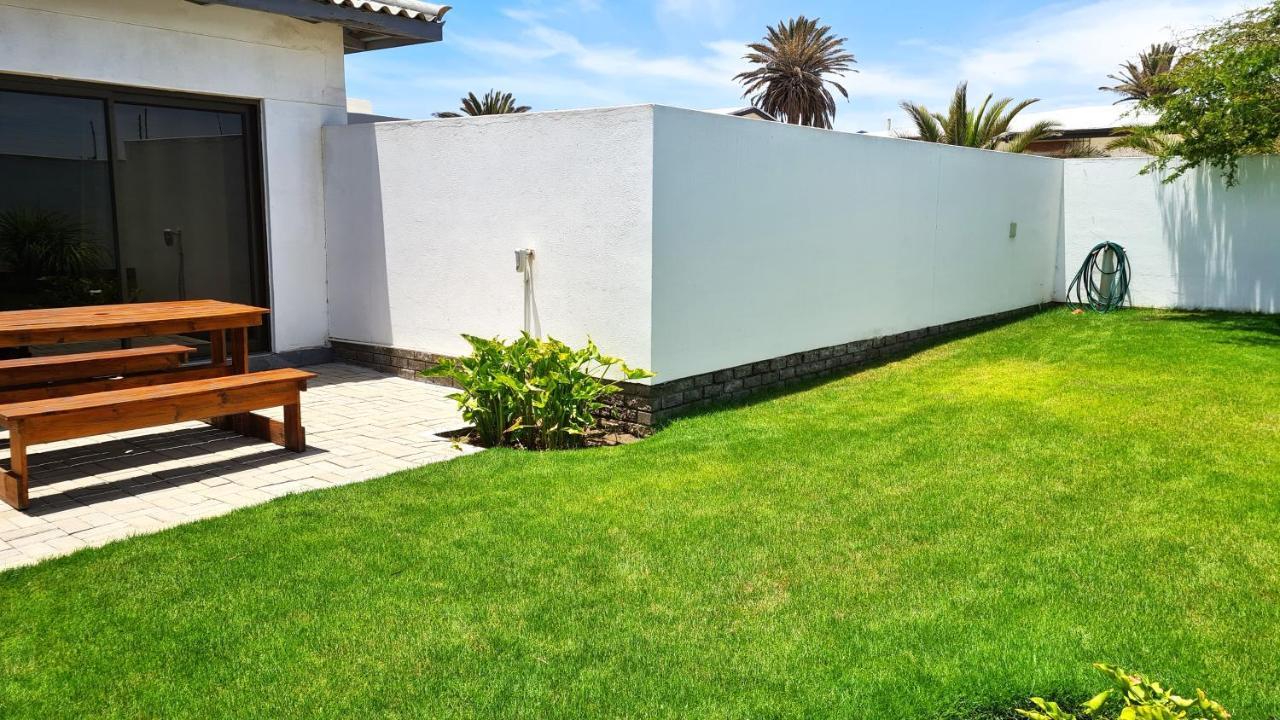 Tiende Laan Bed & Breakfast And Self-Catering Walvis Bay Esterno foto