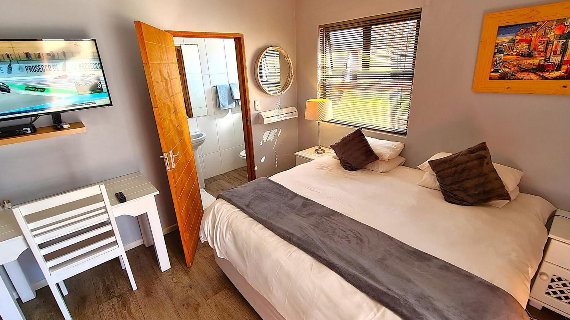 Tiende Laan Bed & Breakfast And Self-Catering Walvis Bay Esterno foto