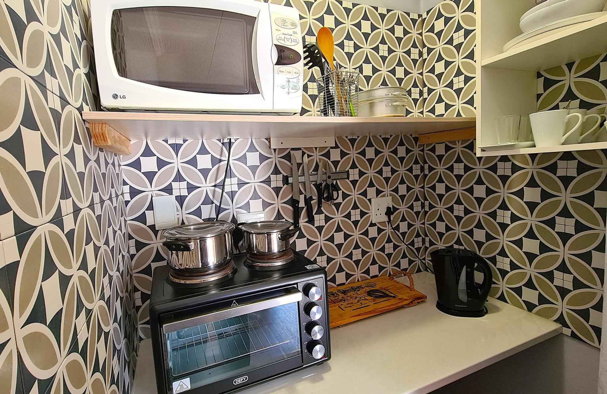 Tiende Laan Bed & Breakfast And Self-Catering Walvis Bay Esterno foto