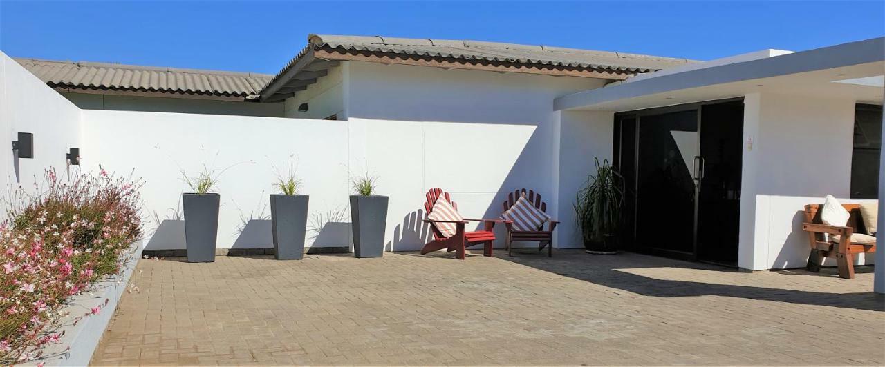 Tiende Laan Bed & Breakfast And Self-Catering Walvis Bay Esterno foto