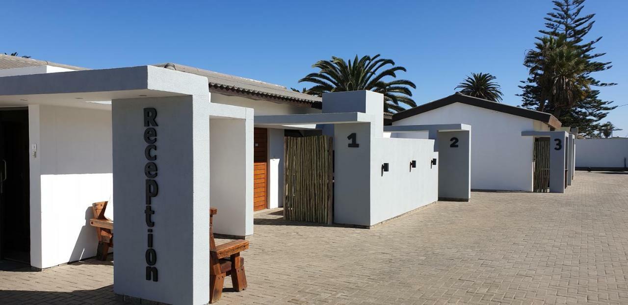 Tiende Laan Bed & Breakfast And Self-Catering Walvis Bay Esterno foto