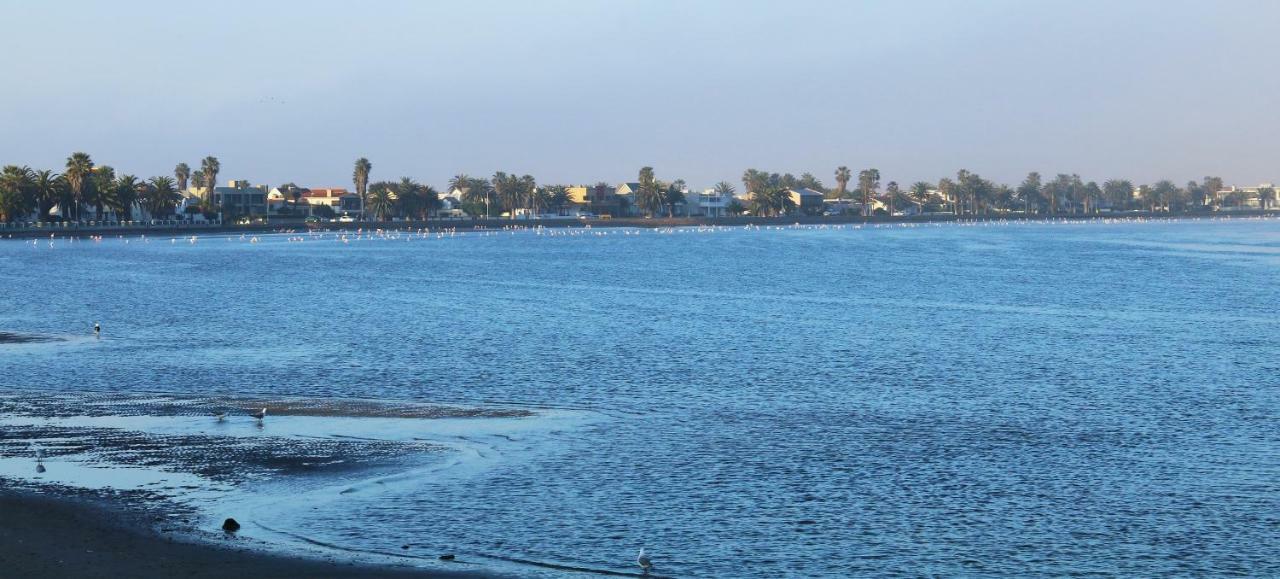 Tiende Laan Bed & Breakfast And Self-Catering Walvis Bay Esterno foto