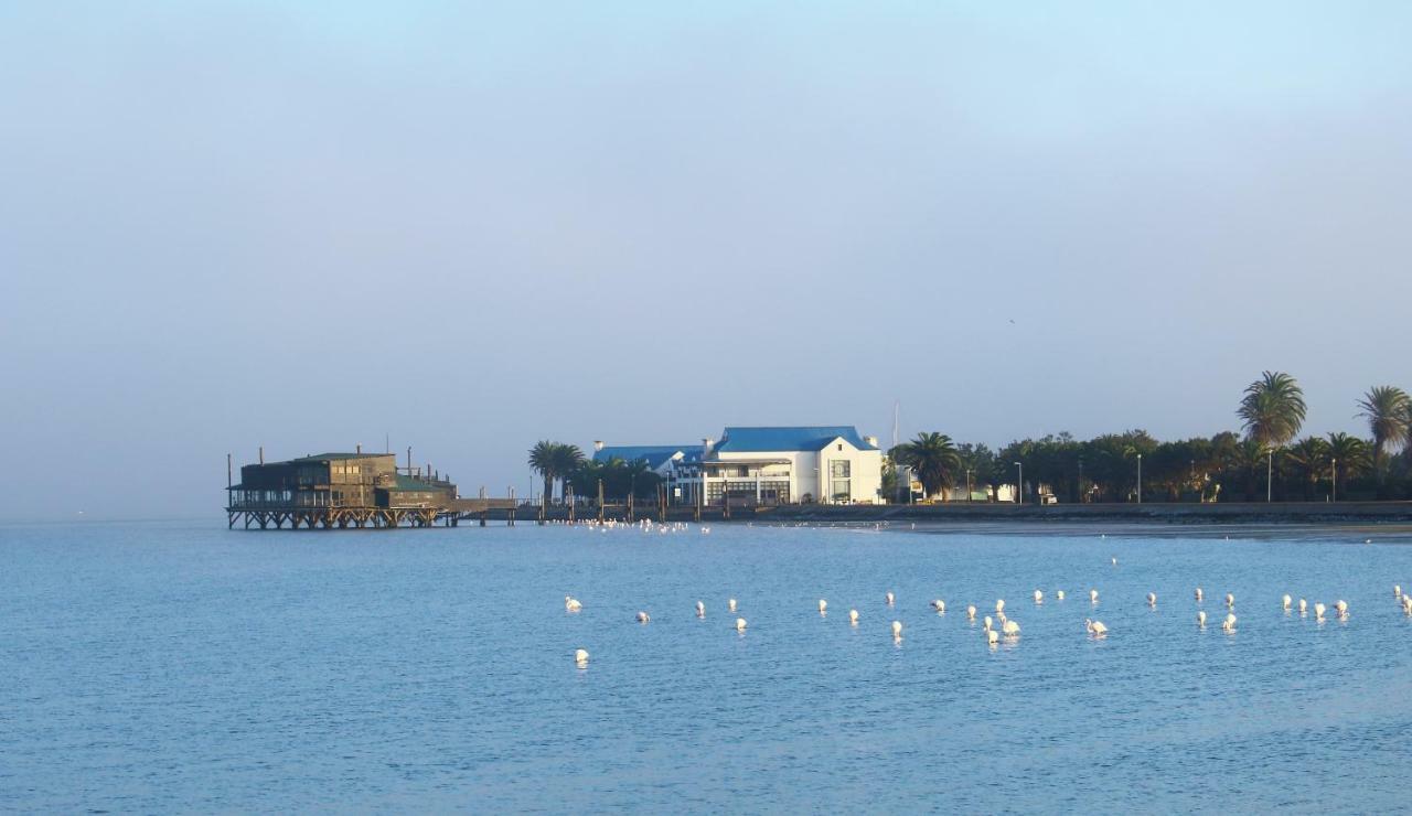 Tiende Laan Bed & Breakfast And Self-Catering Walvis Bay Esterno foto