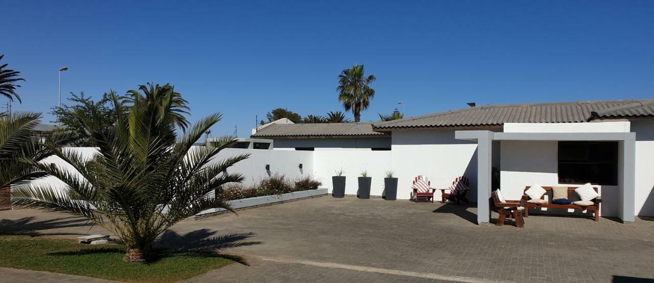 Tiende Laan Bed & Breakfast And Self-Catering Walvis Bay Esterno foto