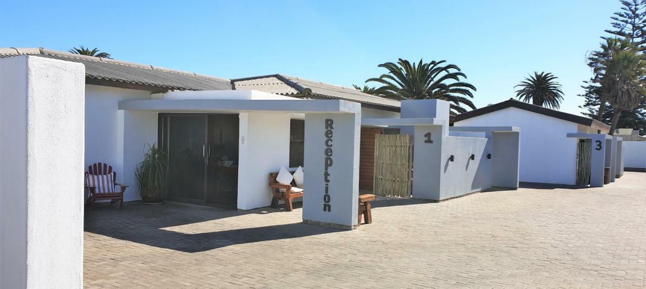 Tiende Laan Bed & Breakfast And Self-Catering Walvis Bay Esterno foto