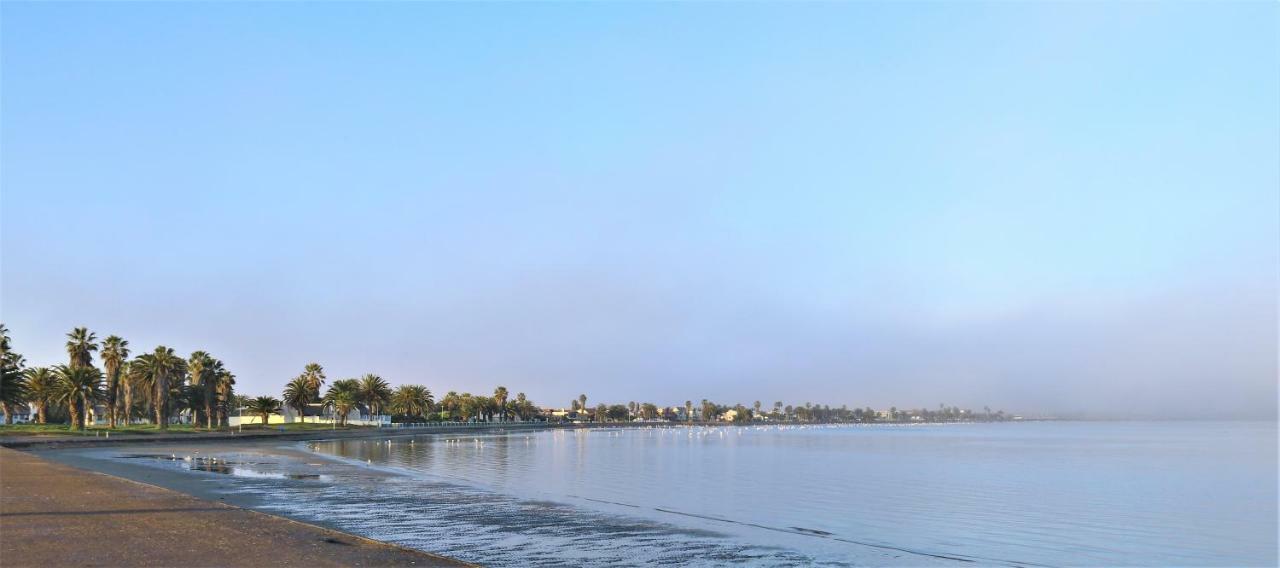 Tiende Laan Bed & Breakfast And Self-Catering Walvis Bay Esterno foto