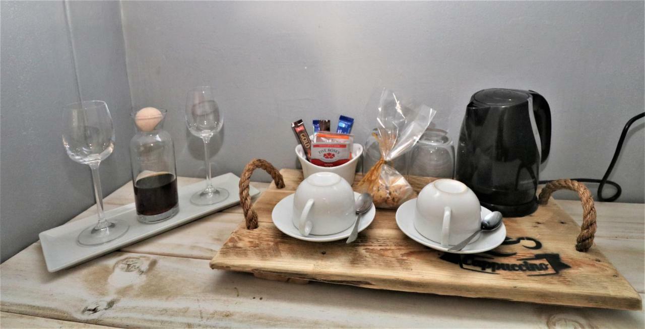 Tiende Laan Bed & Breakfast And Self-Catering Walvis Bay Esterno foto