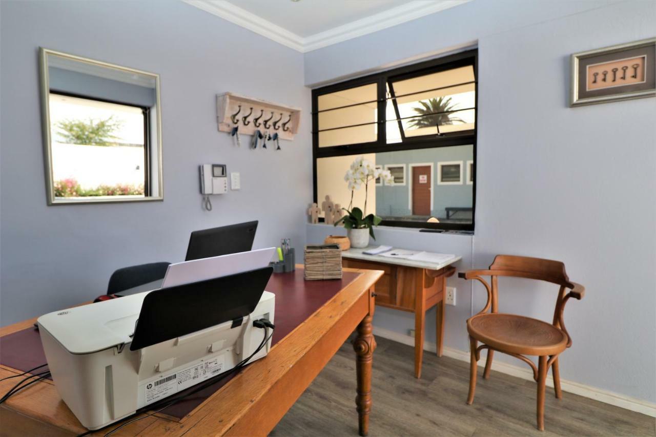 Tiende Laan Bed & Breakfast And Self-Catering Walvis Bay Esterno foto