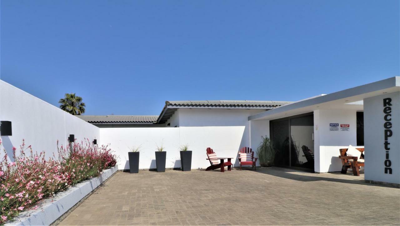 Tiende Laan Bed & Breakfast And Self-Catering Walvis Bay Esterno foto