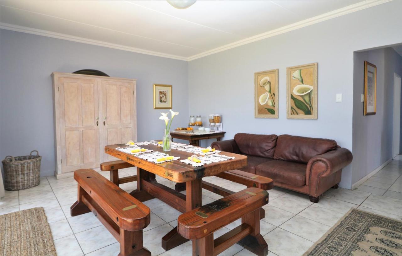 Tiende Laan Bed & Breakfast And Self-Catering Walvis Bay Esterno foto