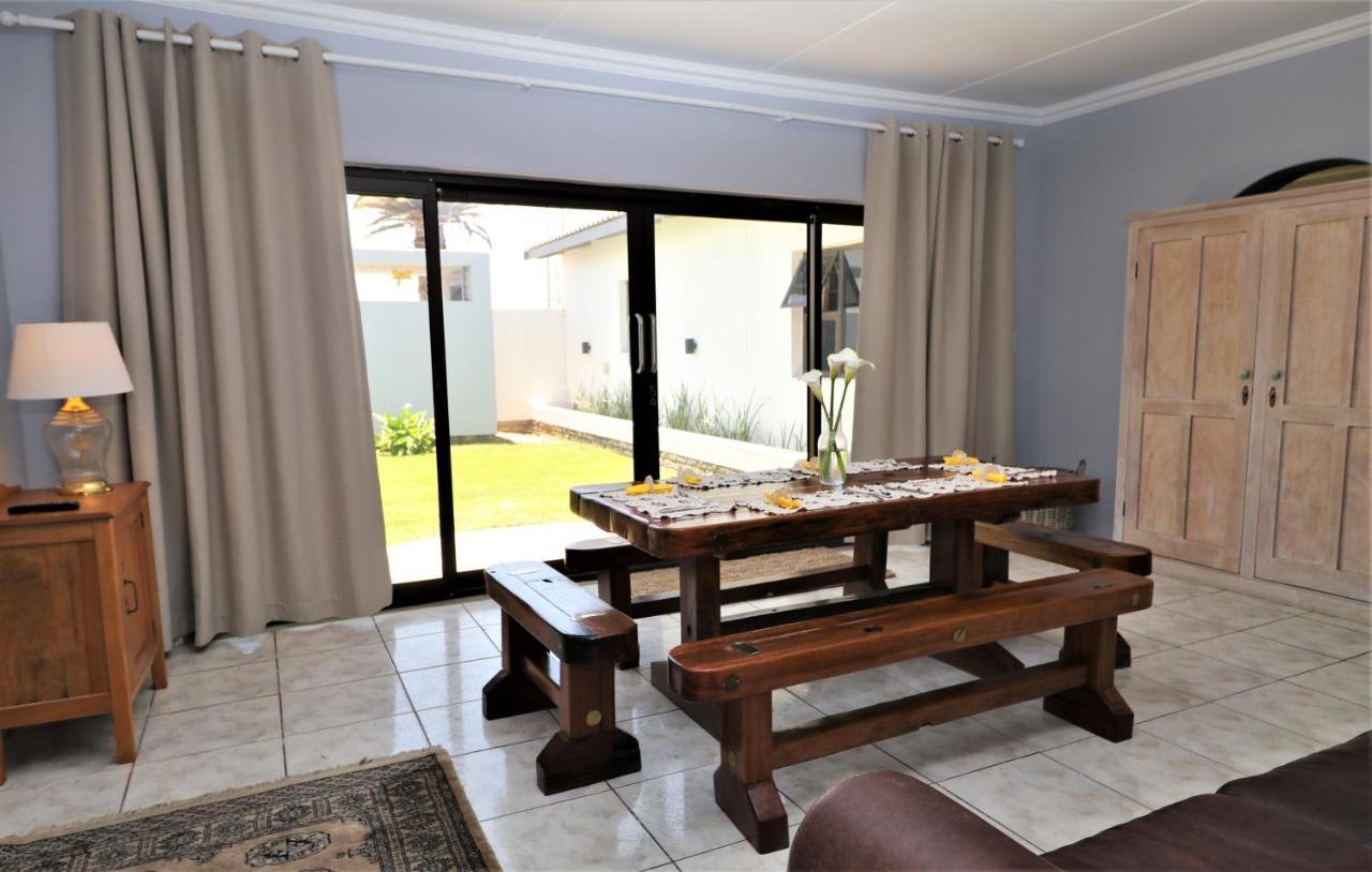 Tiende Laan Bed & Breakfast And Self-Catering Walvis Bay Esterno foto