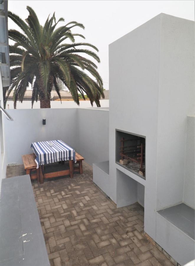 Tiende Laan Bed & Breakfast And Self-Catering Walvis Bay Esterno foto
