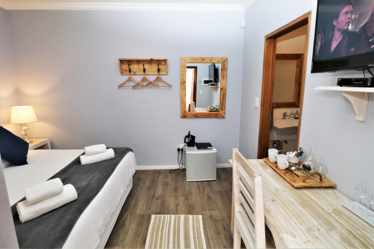 Tiende Laan Bed & Breakfast And Self-Catering Walvis Bay Esterno foto
