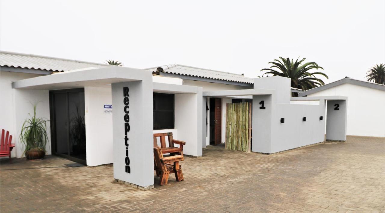 Tiende Laan Bed & Breakfast And Self-Catering Walvis Bay Esterno foto
