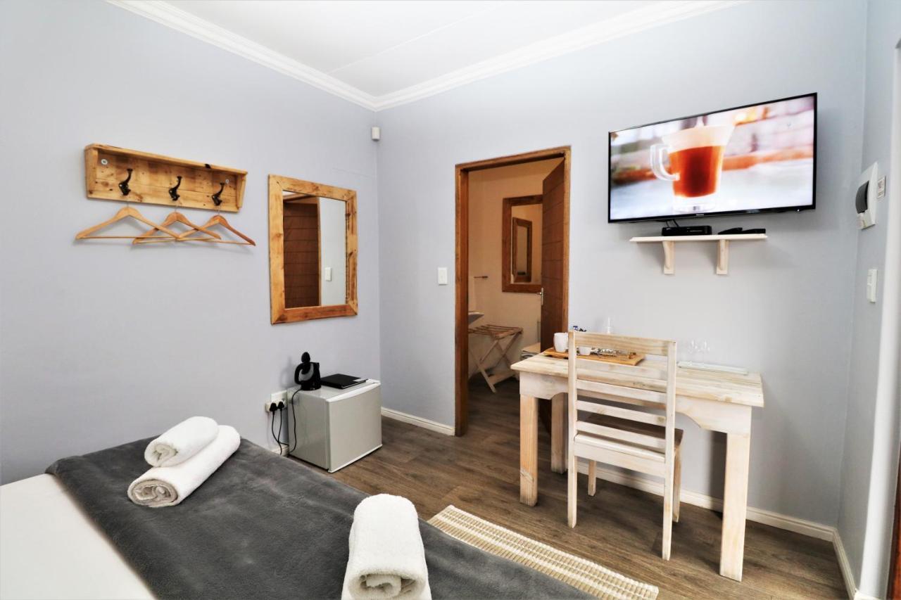 Tiende Laan Bed & Breakfast And Self-Catering Walvis Bay Esterno foto