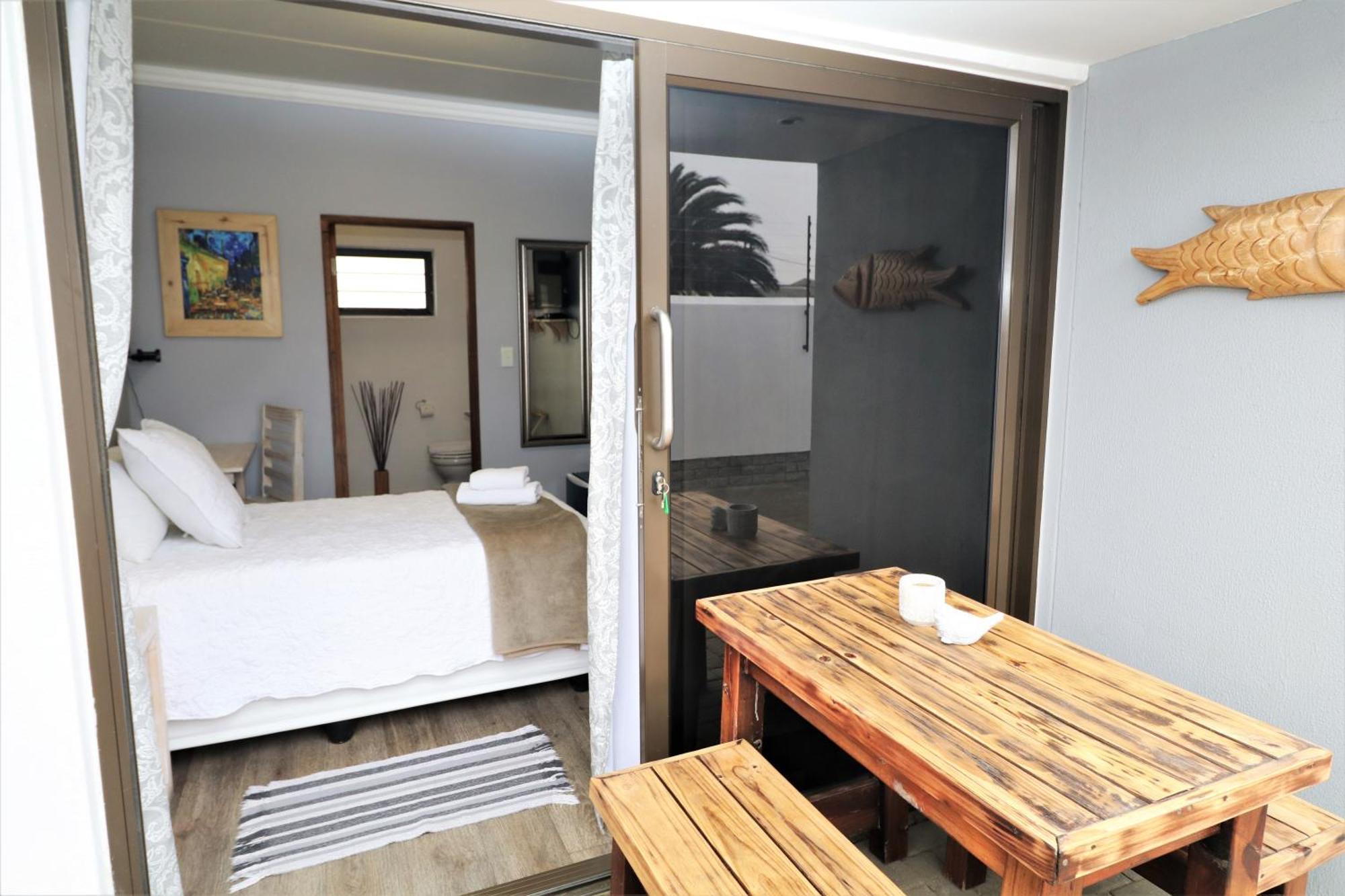 Tiende Laan Bed & Breakfast And Self-Catering Walvis Bay Esterno foto