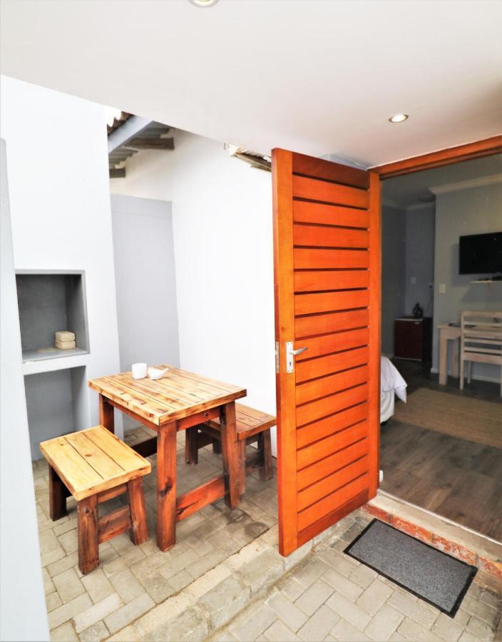 Tiende Laan Bed & Breakfast And Self-Catering Walvis Bay Esterno foto