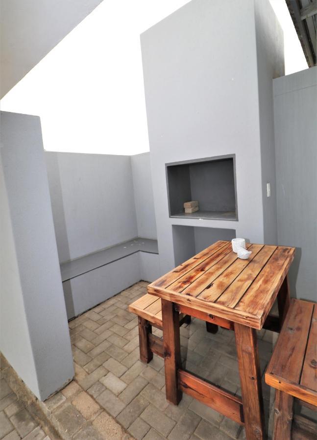 Tiende Laan Bed & Breakfast And Self-Catering Walvis Bay Esterno foto