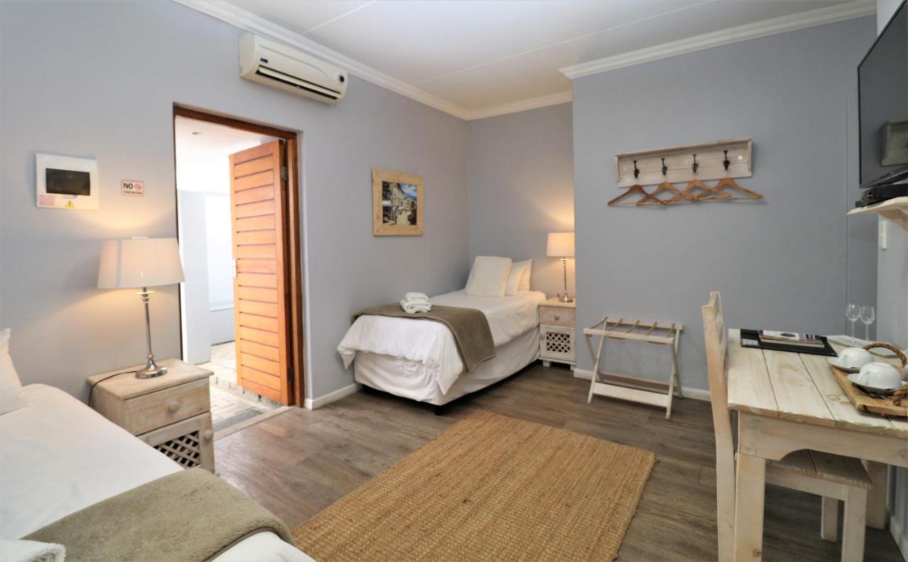 Tiende Laan Bed & Breakfast And Self-Catering Walvis Bay Esterno foto